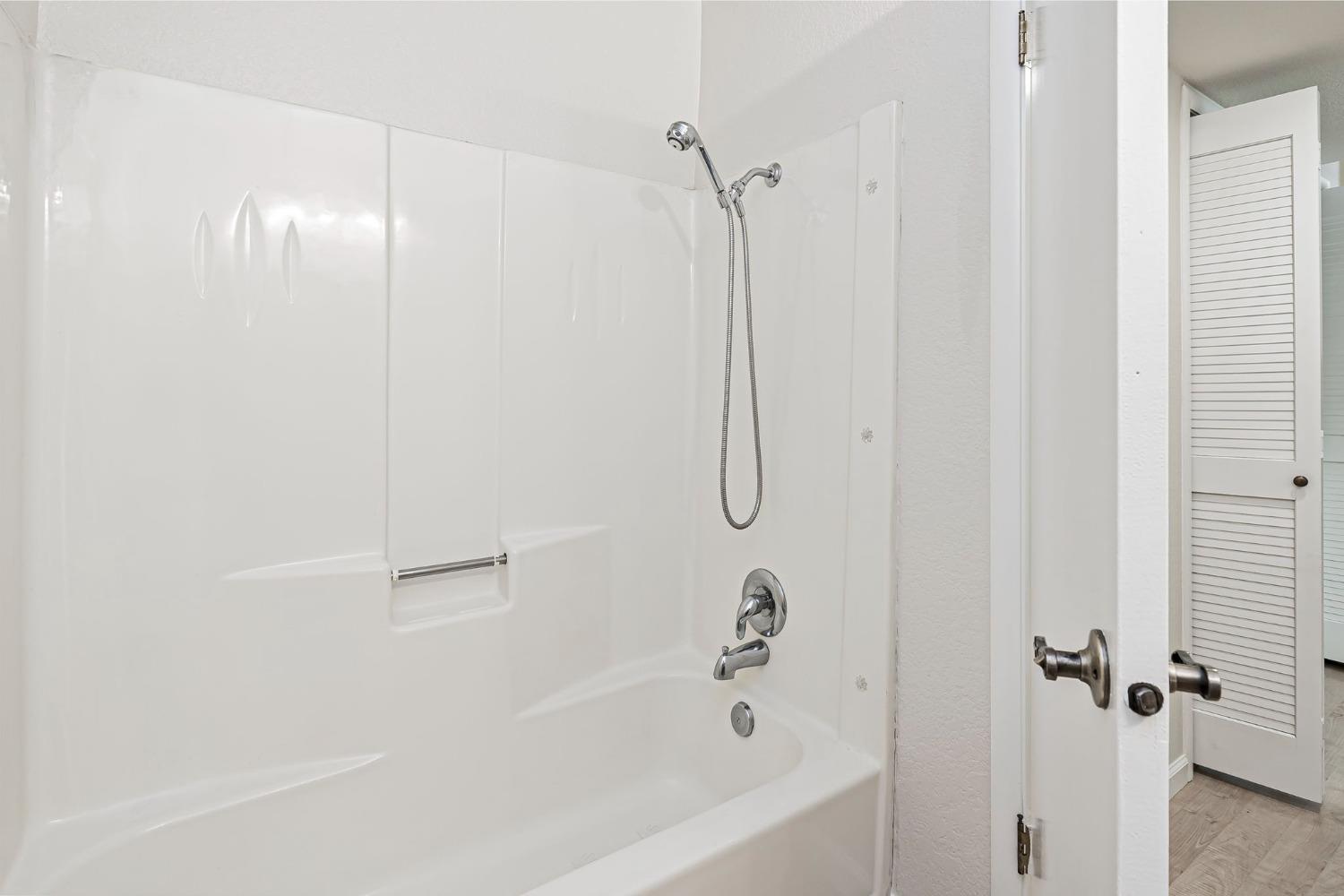 Photo #17: 225059717 Listing: Photo #17