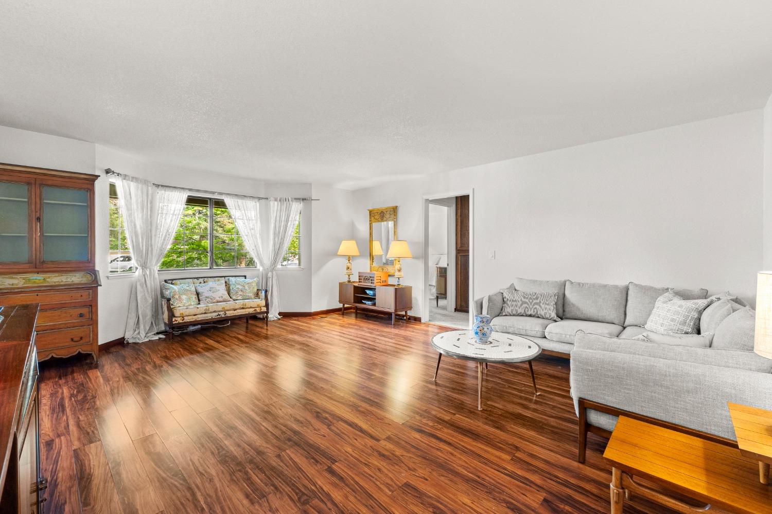 Detail Gallery Image 22 of 47 For 24 Sage River Cir, Sacramento,  CA 95831 - 3 Beds | 3 Baths