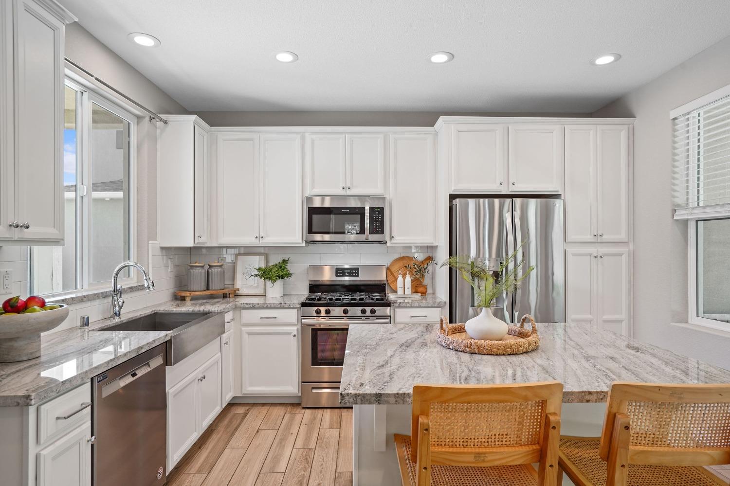 Detail Gallery Image 2 of 31 For 3205 Forney, Sacramento,  CA 95816 - 3 Beds | 2/1 Baths