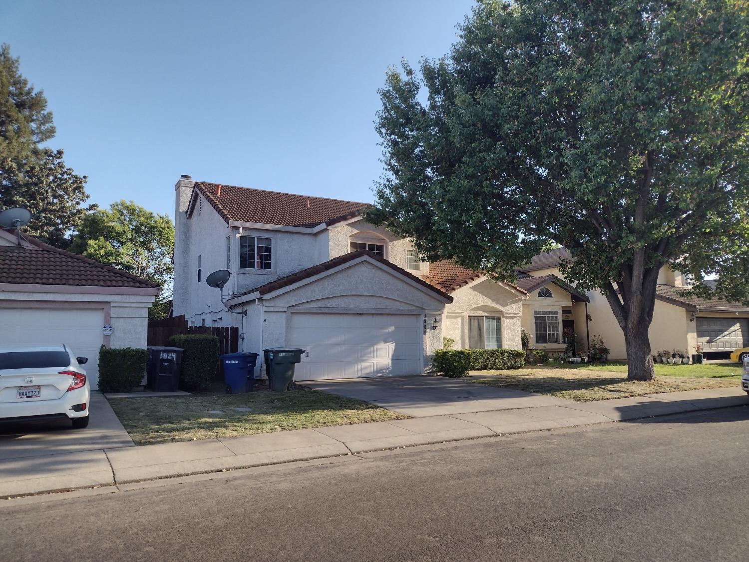 Detail Gallery Image 1 of 56 For 1900 Berryessa Dr, Modesto,  CA 95358 - 3 Beds | 2/1 Baths