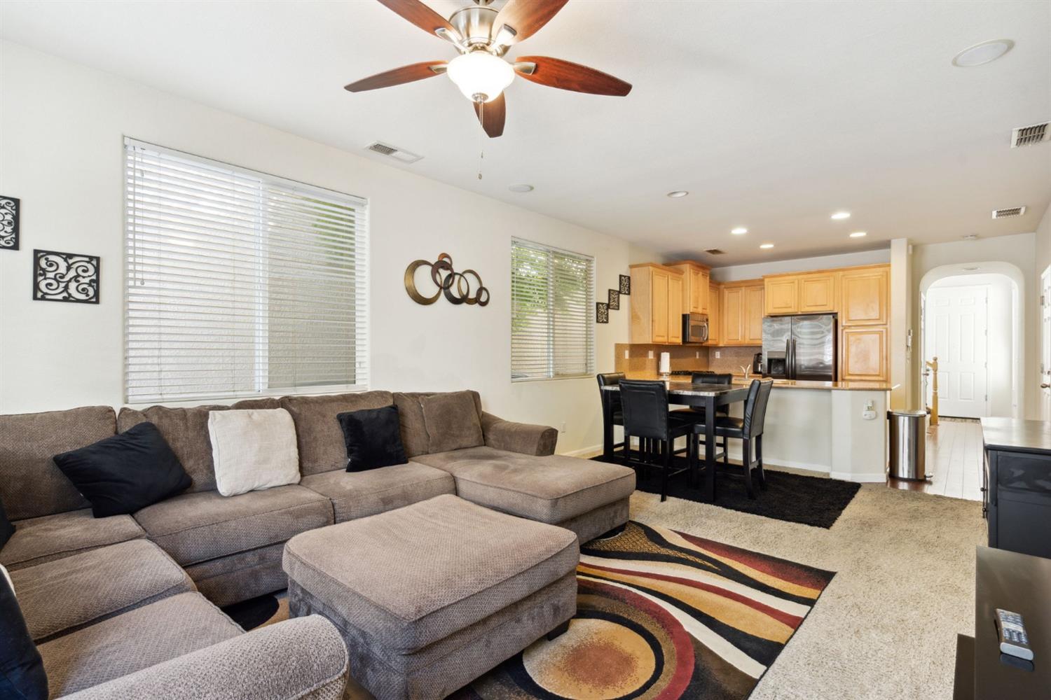 Detail Gallery Image 11 of 27 For 3115 Tolliver St, Sacramento,  CA 95833 - 3 Beds | 2/1 Baths