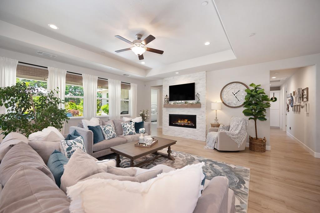 Detail Gallery Image 17 of 63 For 7527 Country Oaks Ln, Orangevale,  CA 95662 - 5 Beds | 4/1 Baths