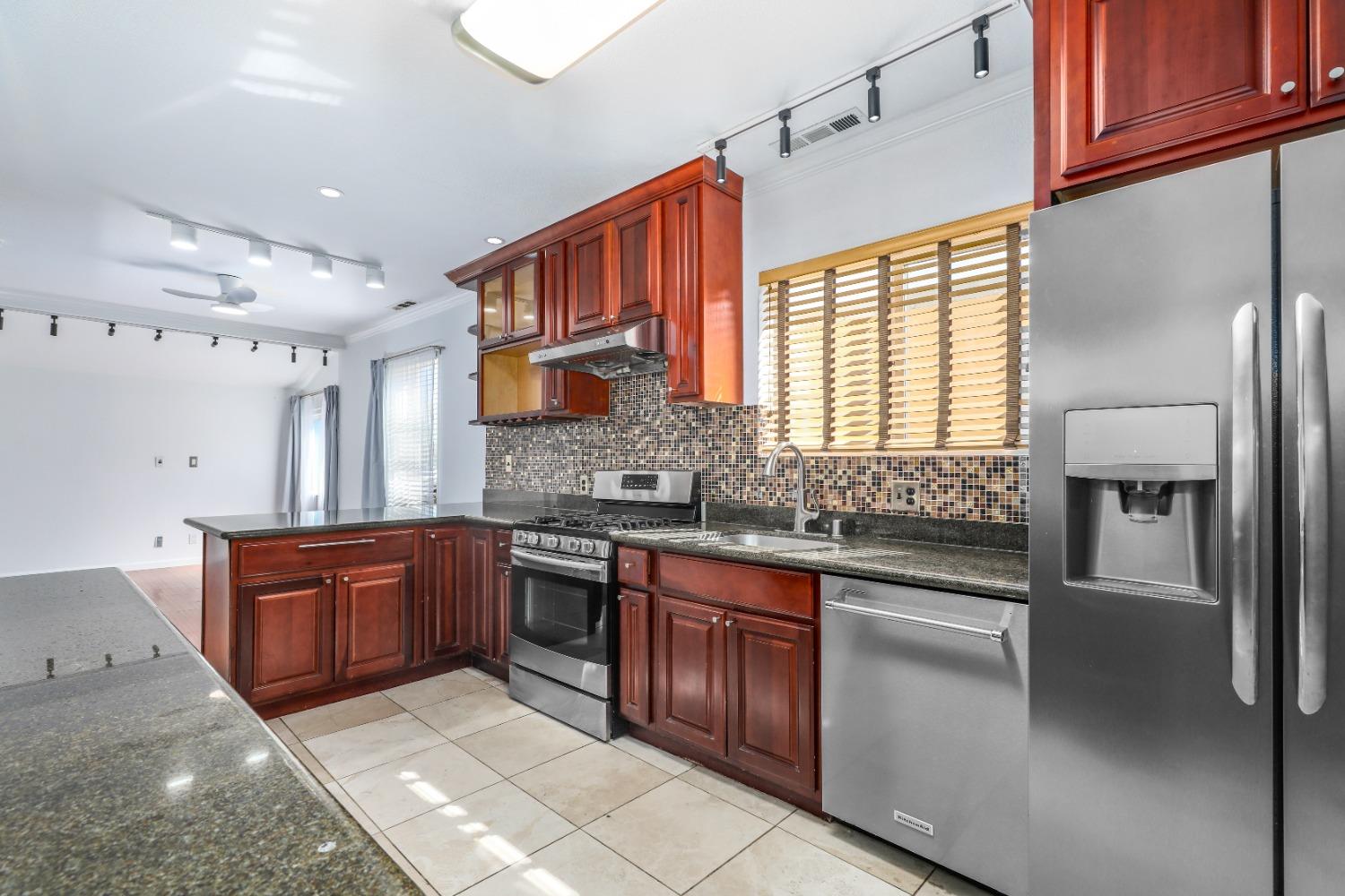 Detail Gallery Image 24 of 48 For 1305 144th Ave, San Leandro,  CA 94578 - 2 Beds | 2/1 Baths