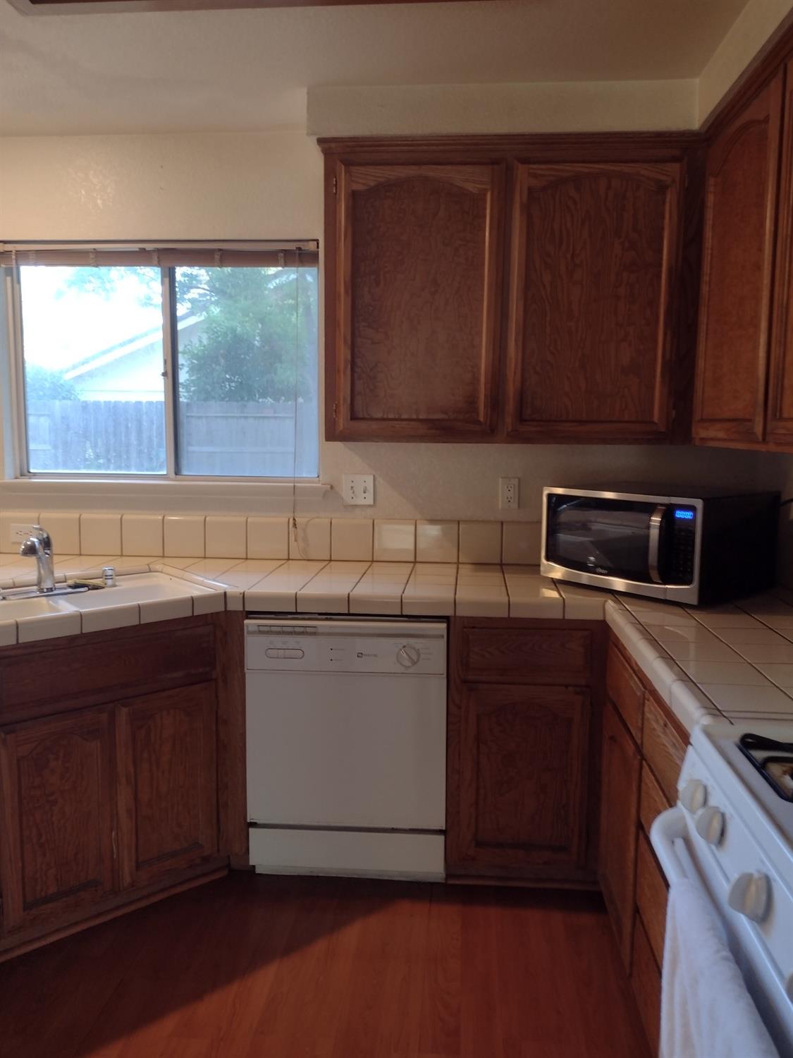 Detail Gallery Image 14 of 56 For 1900 Berryessa Dr, Modesto,  CA 95358 - 3 Beds | 2/1 Baths