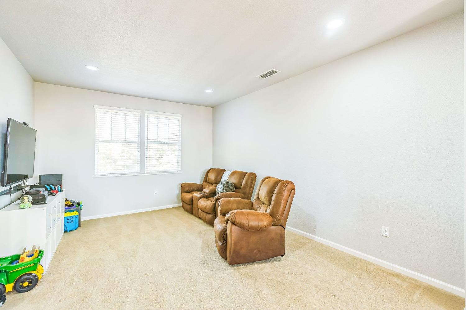 Flora Way, Lincoln, California image 7