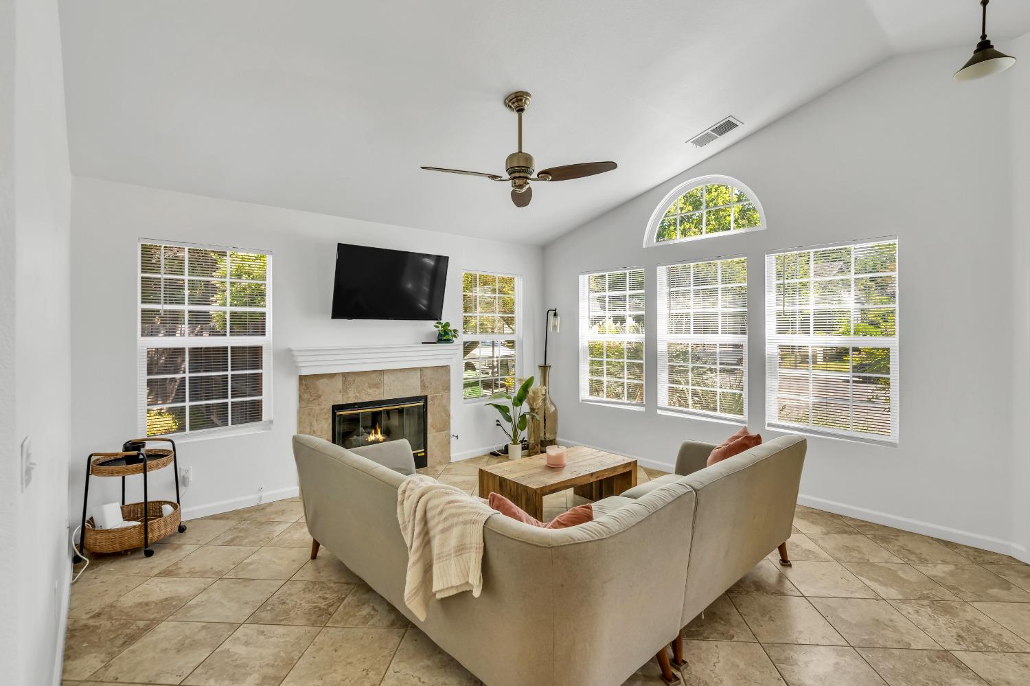 Di Lusso Drive, Elk Grove, California image 5
