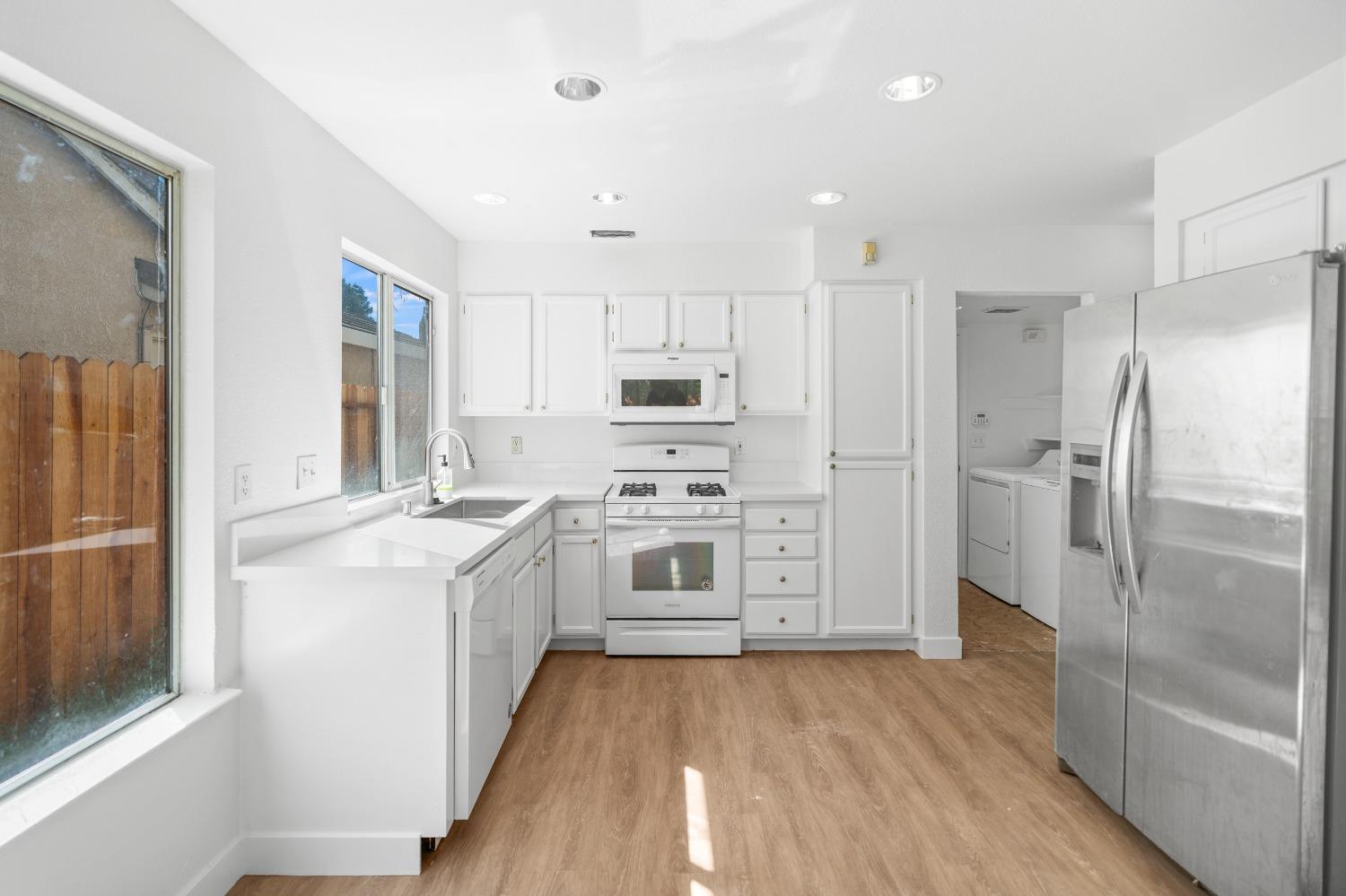 Detail Gallery Image 15 of 50 For 9557 W Village Tree Dr, Elk Grove,  CA 95758 - 3 Beds | 2/1 Baths