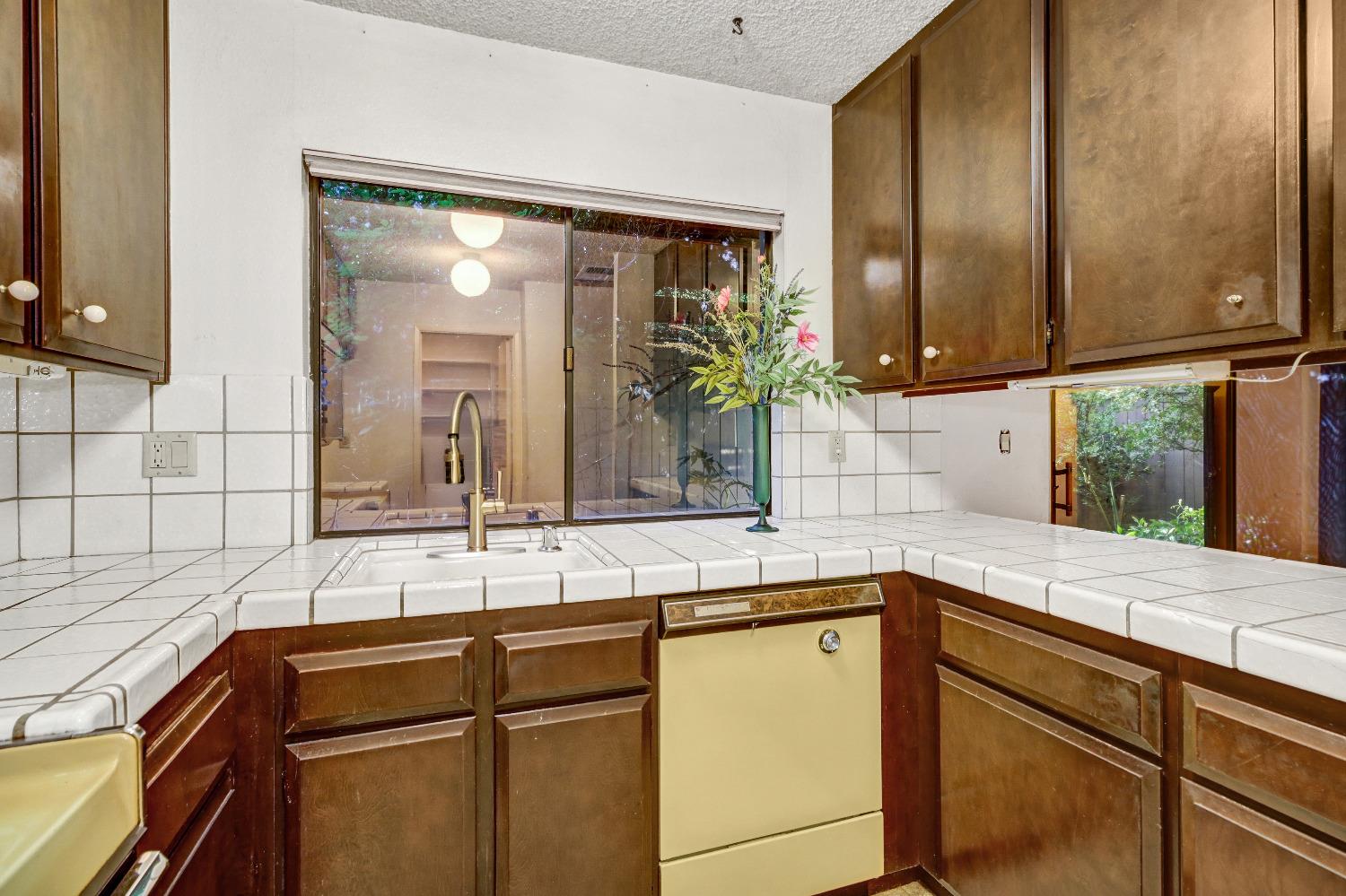Detail Gallery Image 15 of 48 For 26 Adelphi Ct, Sacramento,  CA 95825 - 3 Beds | 2/1 Baths