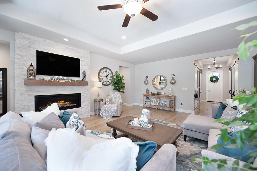Detail Gallery Image 19 of 63 For 7527 Country Oaks Ln, Orangevale,  CA 95662 - 5 Beds | 4/1 Baths