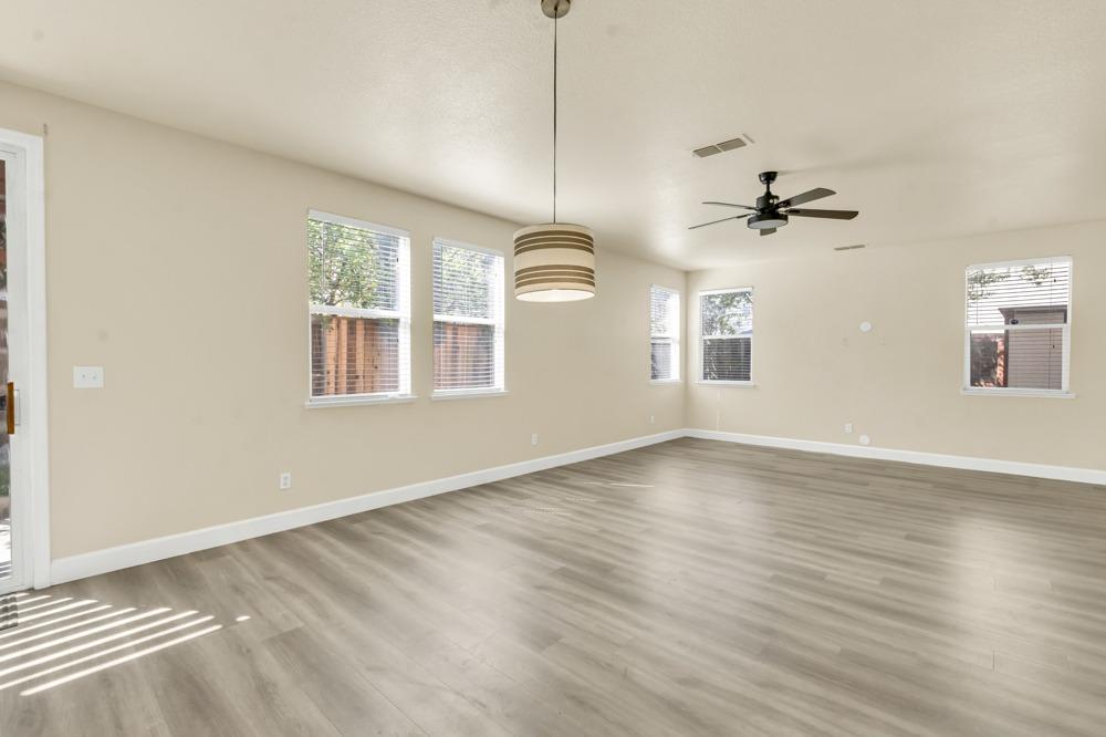 Detail Gallery Image 10 of 56 For 4909 Winamac Dr, Sacramento,  CA 95835 - 3 Beds | 2/1 Baths