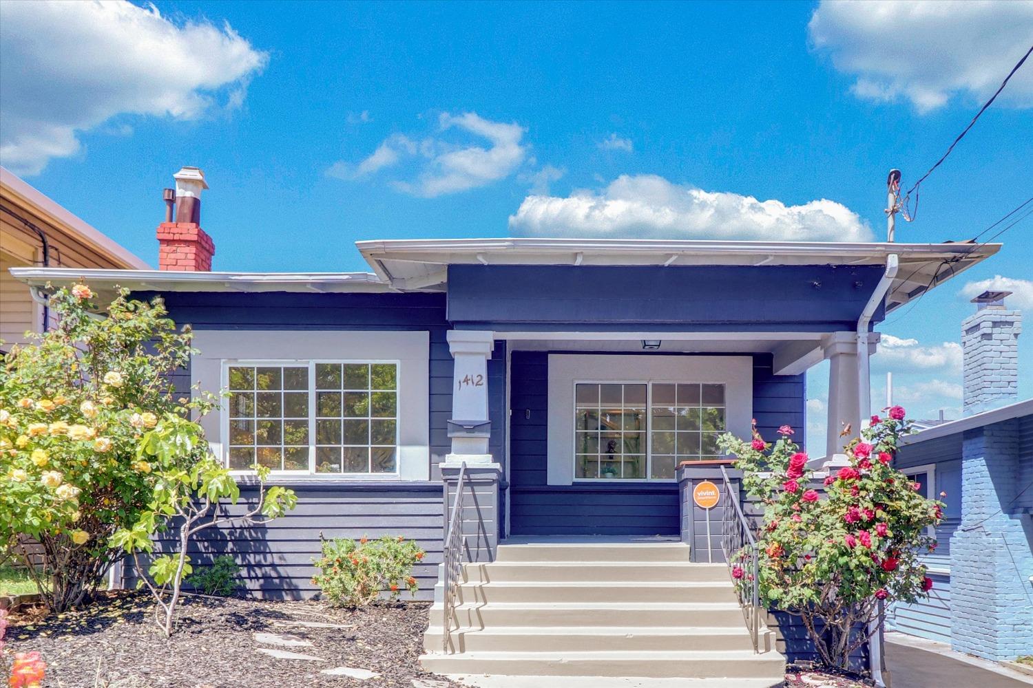Detail Gallery Image 1 of 38 For 1412 E 32 St, Oakland,  CA 94602 - 3 Beds | 2 Baths
