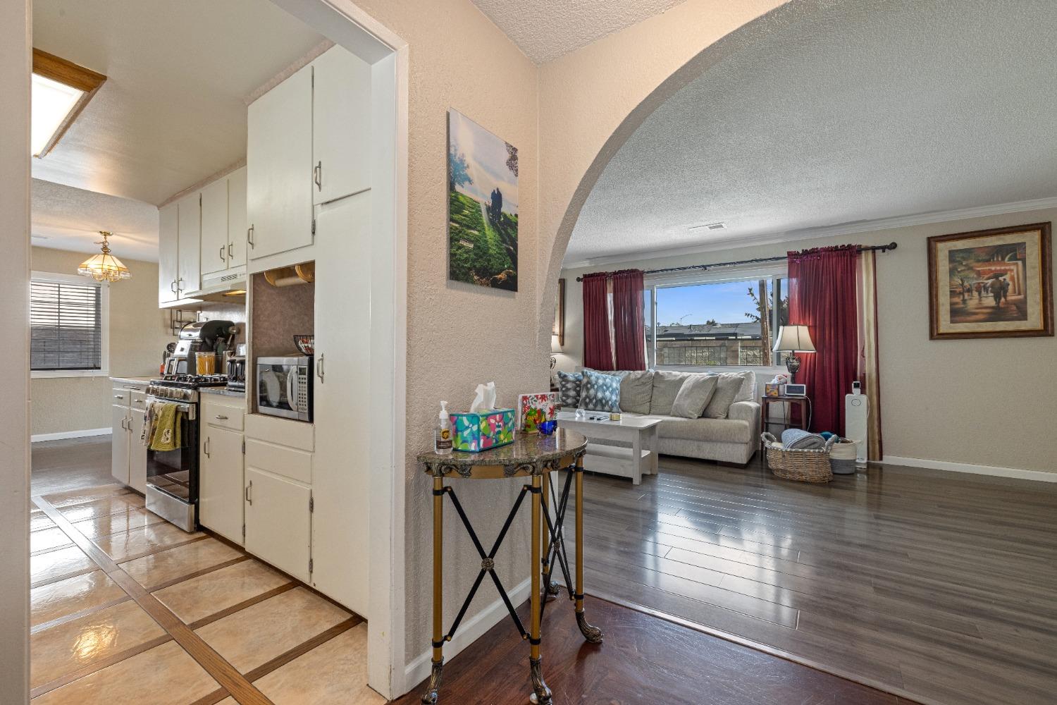 Detail Gallery Image 8 of 33 For 7795 Tamarack Dr, Dublin,  CA 94568 - 3 Beds | 2 Baths