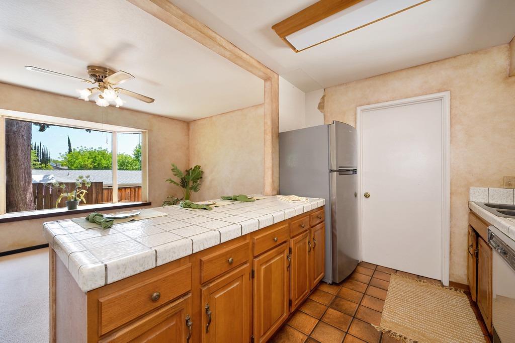 Detail Gallery Image 7 of 38 For 8005 Livorna Way, Fair Oaks,  CA 95628 - 4 Beds | 2 Baths