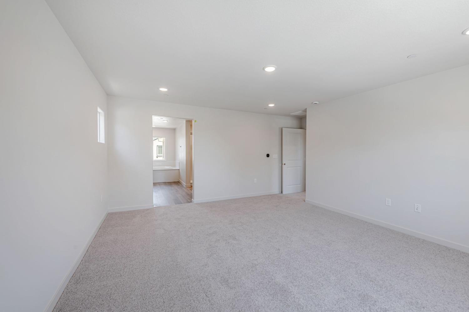 Detail Gallery Image 7 of 13 For 762 Whitewater Ct, West Sacramento,  CA 95605 - 4 Beds | 3 Baths