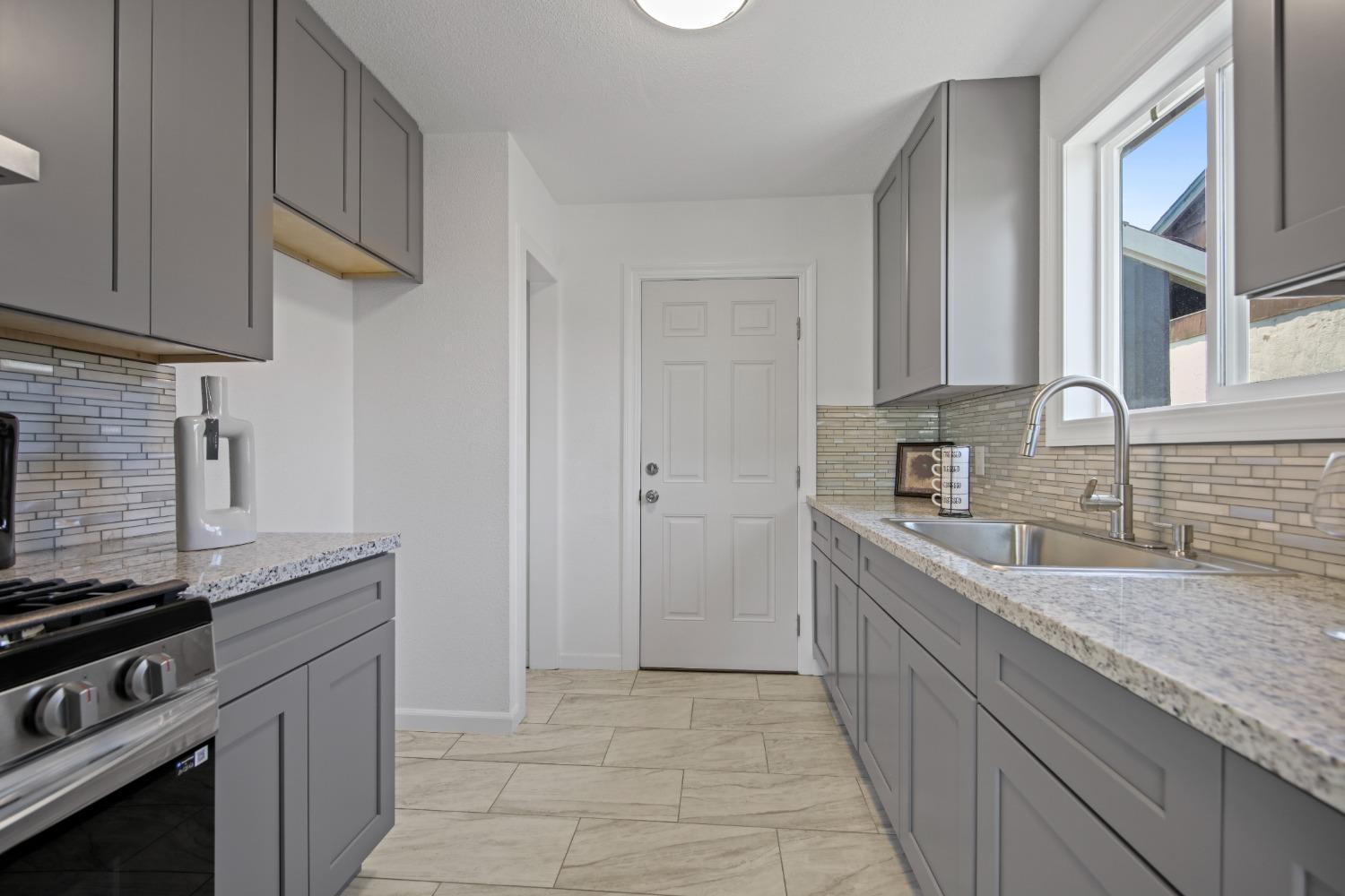 Detail Gallery Image 8 of 48 For 2310 Scribner St, Stockton,  CA 95206 - 2 Beds | 1 Baths