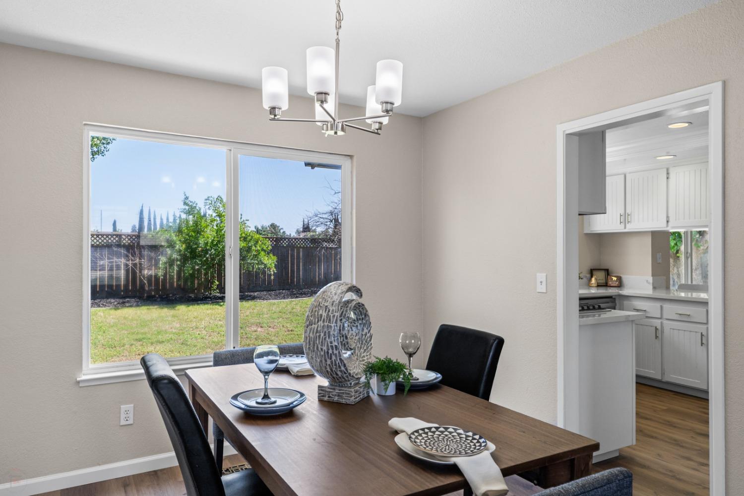 Detail Gallery Image 14 of 49 For 1340 Renown Dr, Tracy,  CA 95376 - 4 Beds | 2/1 Baths