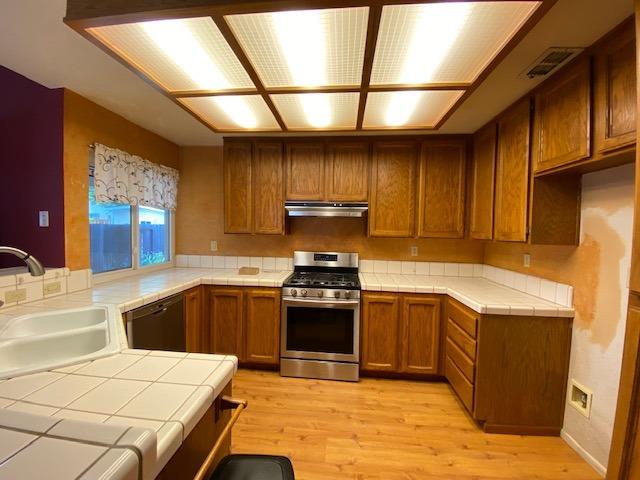 Detail Gallery Image 5 of 17 For 8405 Cassatt Way, Sacramento,  CA 95828 - 3 Beds | 2 Baths