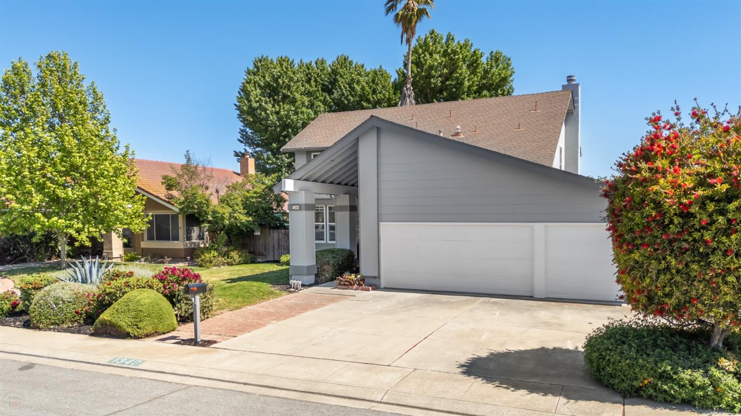 Detail Gallery Image 4 of 49 For 1340 Renown Dr, Tracy,  CA 95376 - 4 Beds | 2/1 Baths