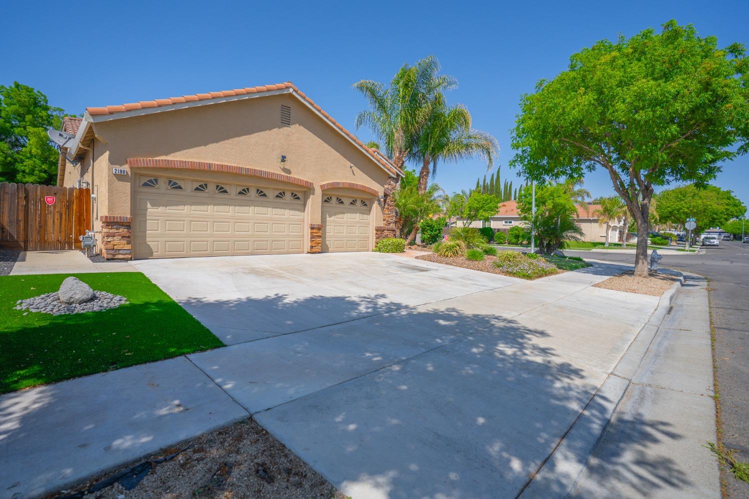 Detail Gallery Image 3 of 67 For 2196 Naples Ct, Los Banos,  CA 93635 - 3 Beds | 2 Baths