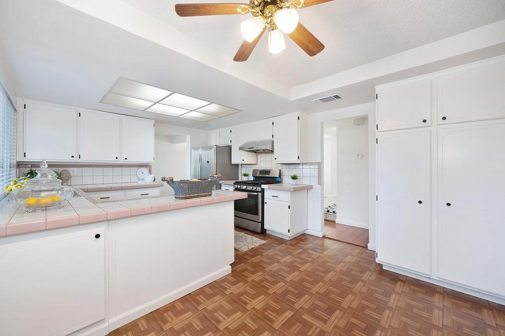 Detail Gallery Image 23 of 59 For 7415 Patero Cir, Sacramento,  CA 95823 - 5 Beds | 3 Baths