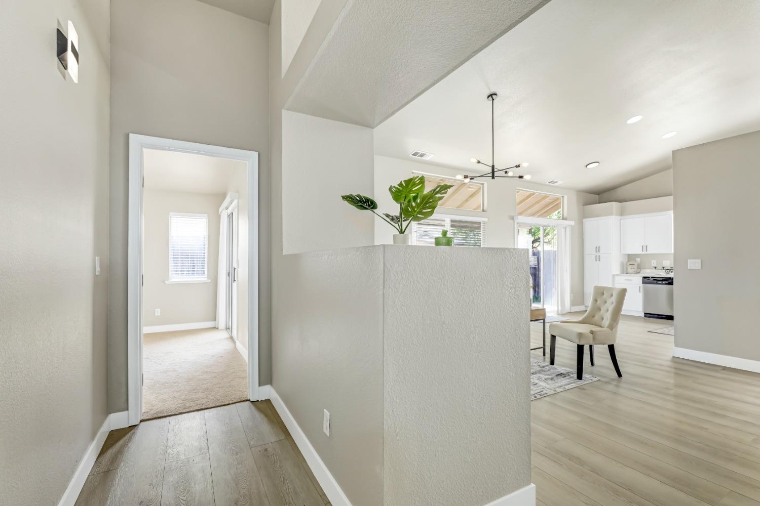 Detail Gallery Image 15 of 31 For 5521 Rightwood Way, Sacramento,  CA 95823 - 4 Beds | 2 Baths