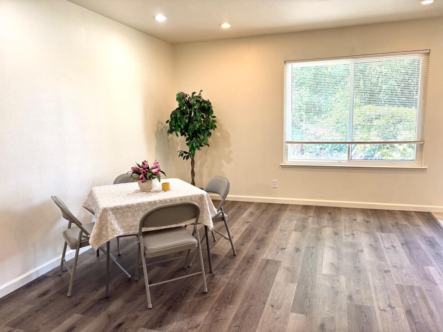 Detail Gallery Image 3 of 14 For 2926 Prentiss Ct, Stockton,  CA 95207 - 2 Beds | 1 Baths