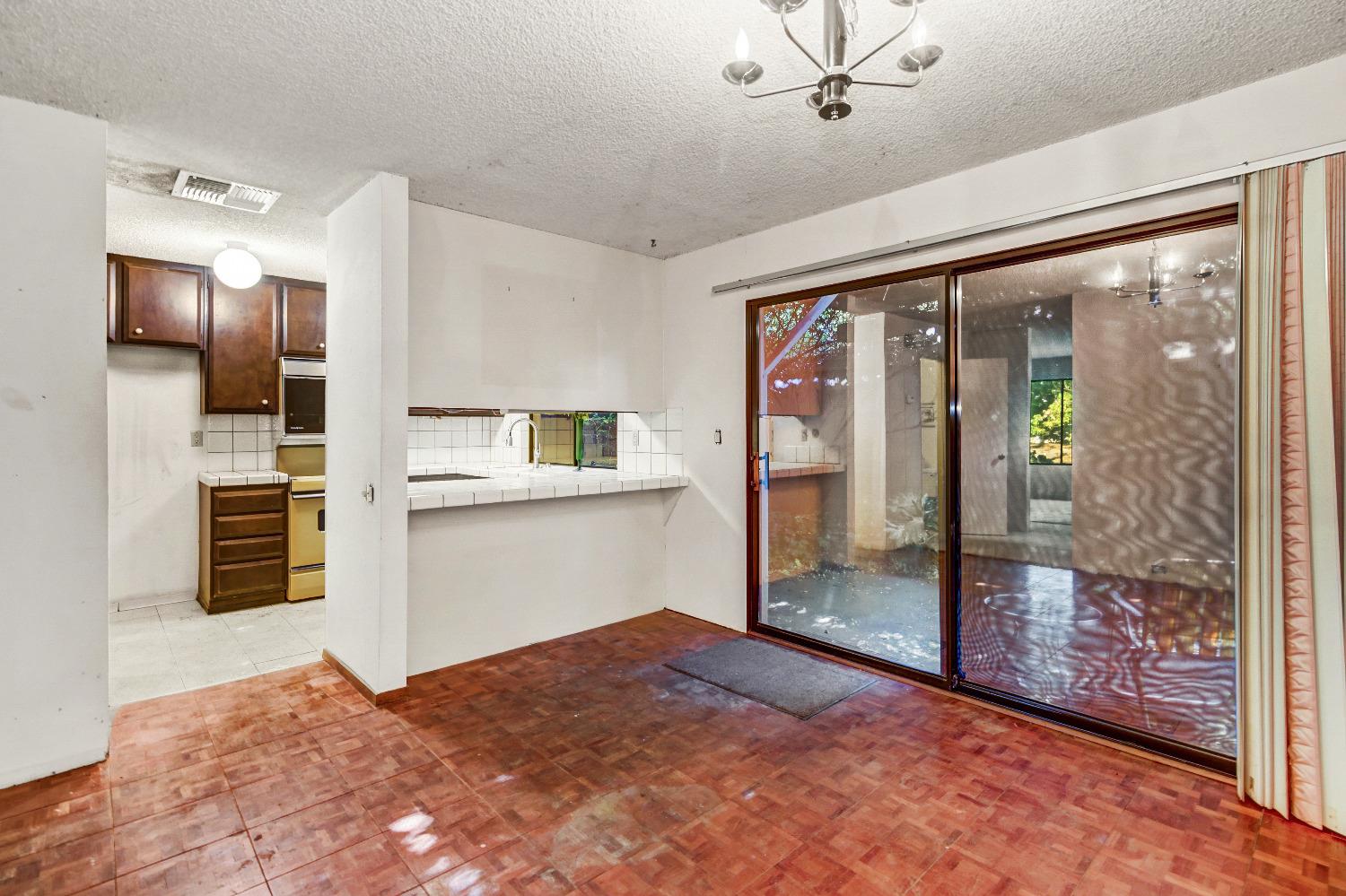 Detail Gallery Image 10 of 48 For 26 Adelphi Ct, Sacramento,  CA 95825 - 3 Beds | 2/1 Baths