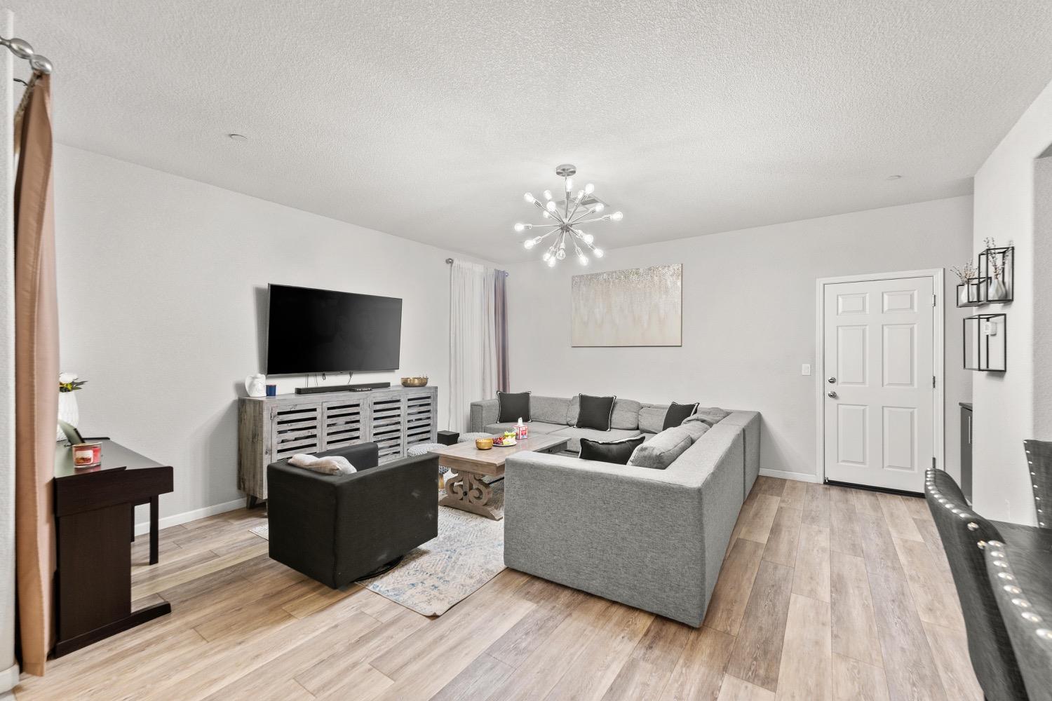 Detail Gallery Image 13 of 43 For 10853 Barden Dr, Rancho Cordova,  CA 95670 - 3 Beds | 2/1 Baths