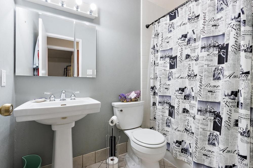 Detail Gallery Image 15 of 29 For 6116 Lincoln Ave, Carmichael,  CA 95608 - 2 Beds | 1 Baths