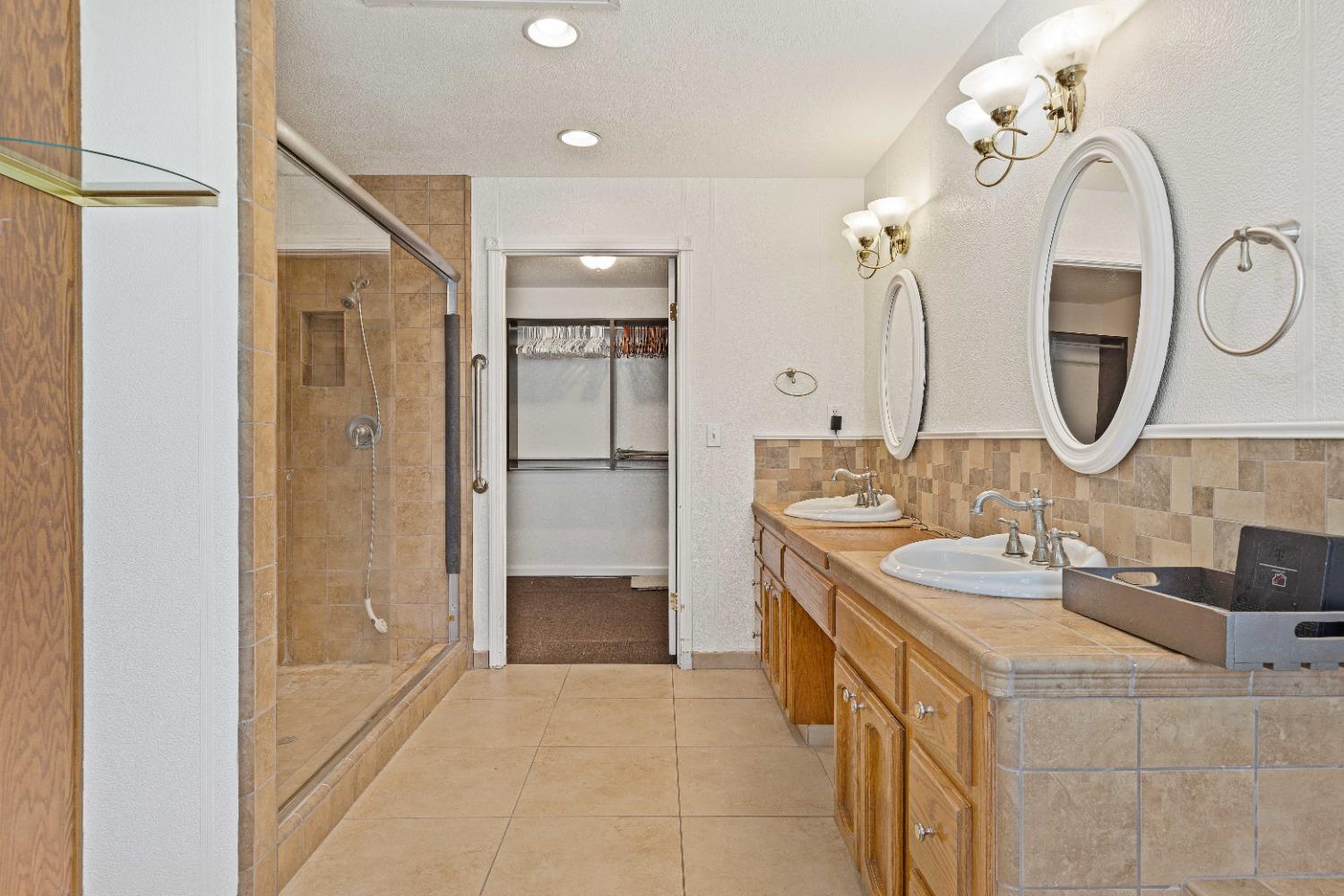 Detail Gallery Image 15 of 68 For 21299 E Highway 4, Stockton,  CA 95215 - 5 Beds | 4/1 Baths