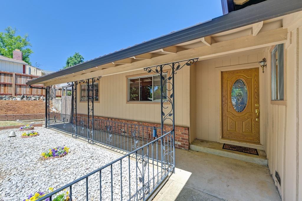 Detail Gallery Image 2 of 38 For 8005 Livorna Way, Fair Oaks,  CA 95628 - 4 Beds | 2 Baths