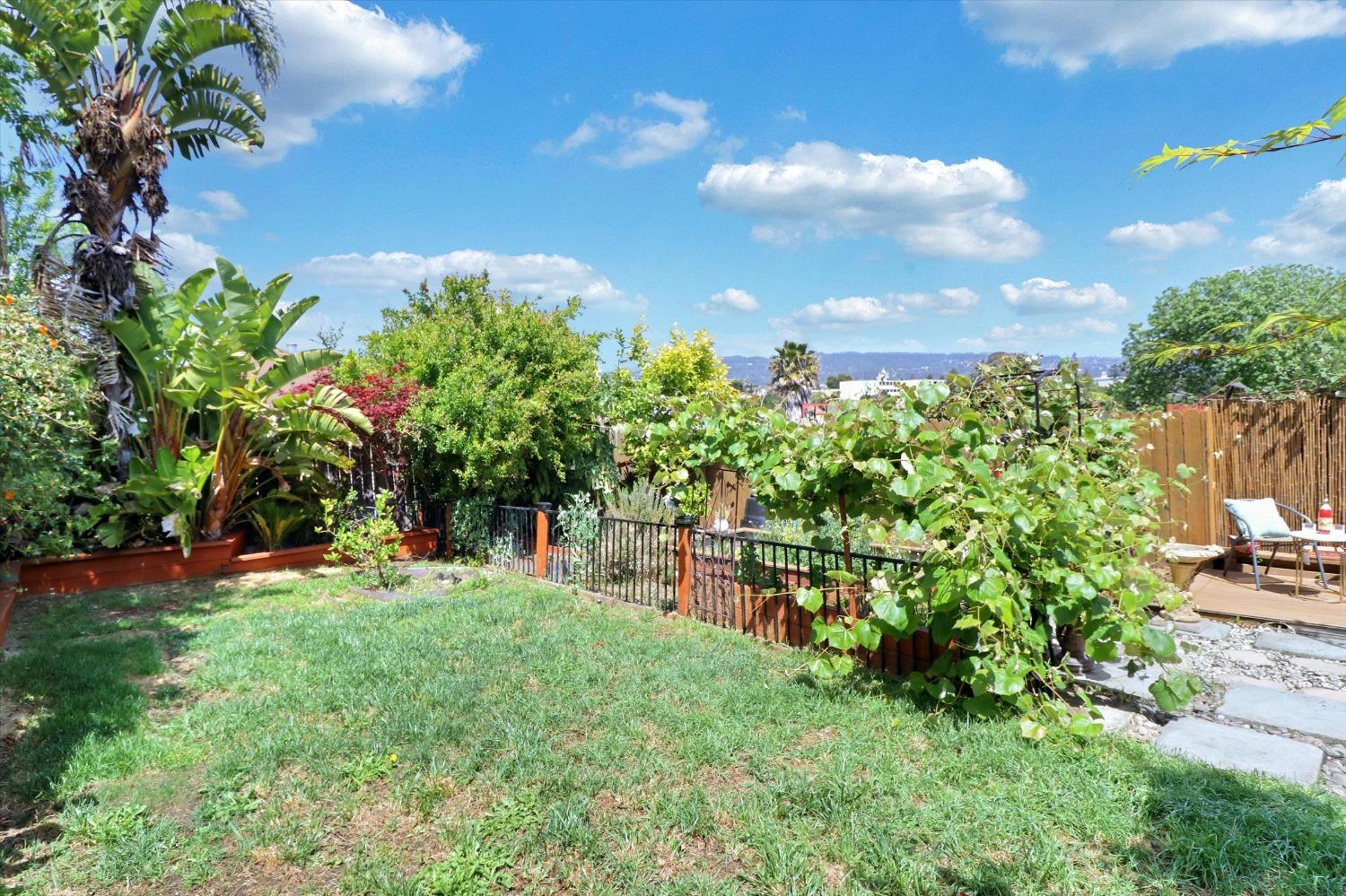 Detail Gallery Image 38 of 38 For 1412 E 32 St, Oakland,  CA 94602 - 3 Beds | 2 Baths