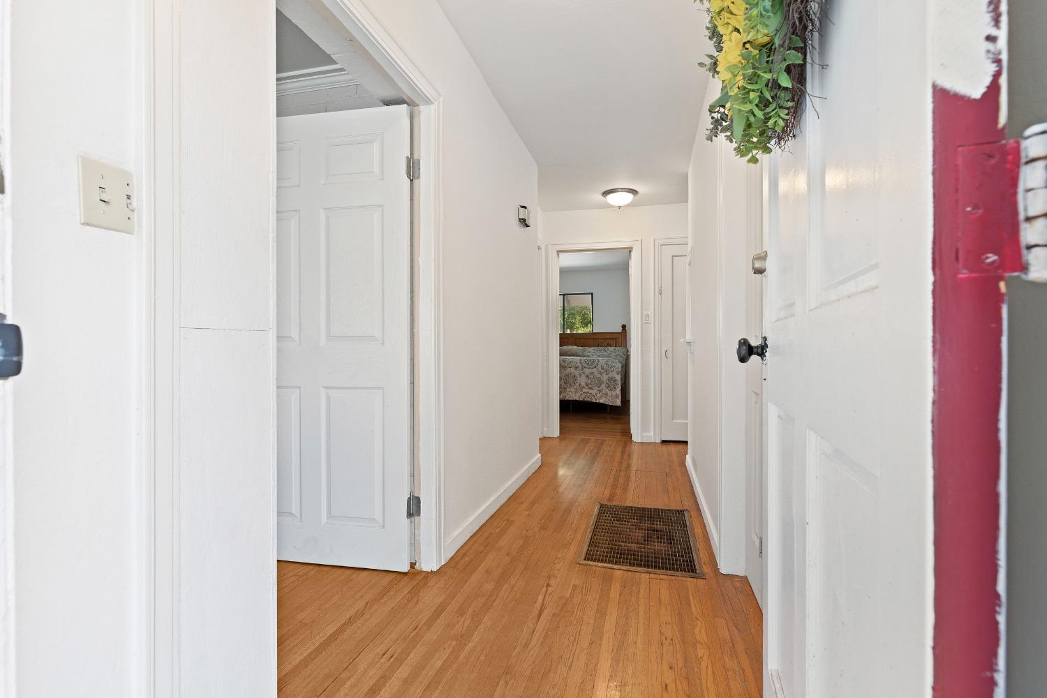 Detail Gallery Image 4 of 31 For 1731 Humphrey Dr, Concord,  CA 94519 - 3 Beds | 1 Baths
