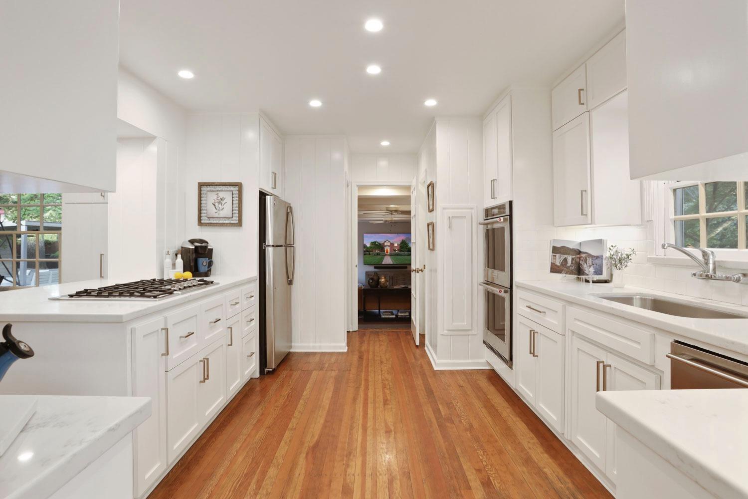 Detail Gallery Image 6 of 25 For 930 Sycamore Ave, Modesto,  CA 95350 - 4 Beds | 3/1 Baths