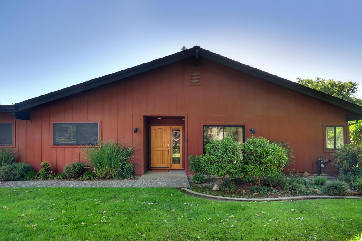 Garden Court, El Macero, California image 3