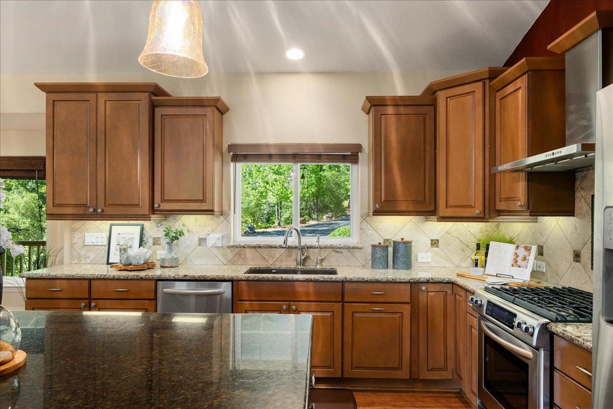 Detail Gallery Image 12 of 69 For 150 Spring Ln, Newcastle,  CA 95658 - 3 Beds | 3 Baths