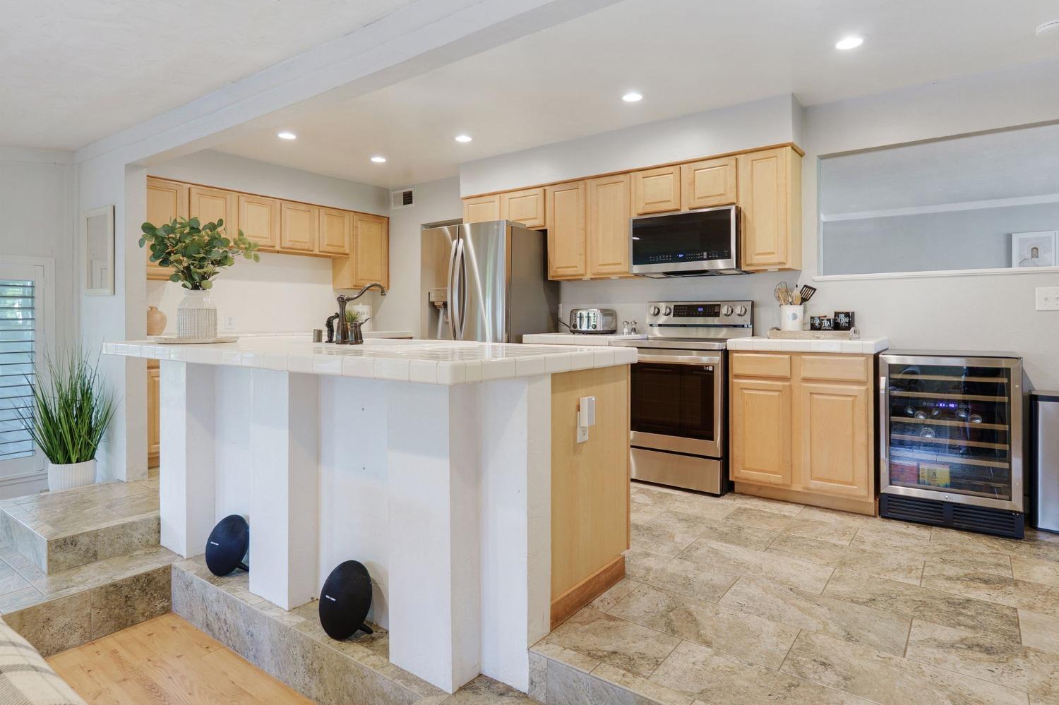 Detail Gallery Image 8 of 25 For 7158 Sunset Ave, Fair Oaks,  CA 95628 - 3 Beds | 1/1 Baths