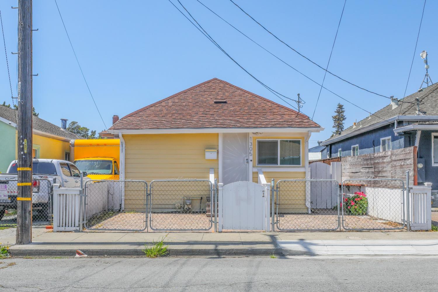Detail Gallery Image 1 of 48 For 1305 144th Ave, San Leandro,  CA 94578 - 2 Beds | 2/1 Baths