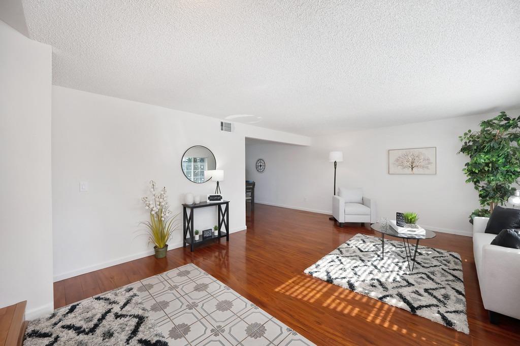 Detail Gallery Image 7 of 59 For 7415 Patero Cir, Sacramento,  CA 95823 - 5 Beds | 3 Baths