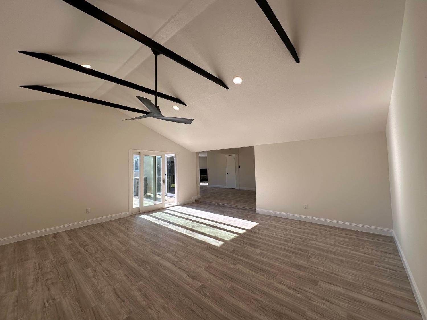 Detail Gallery Image 11 of 29 For 4700 Ravenstone Way, Sacramento,  CA 95842 - 4 Beds | 2/1 Baths