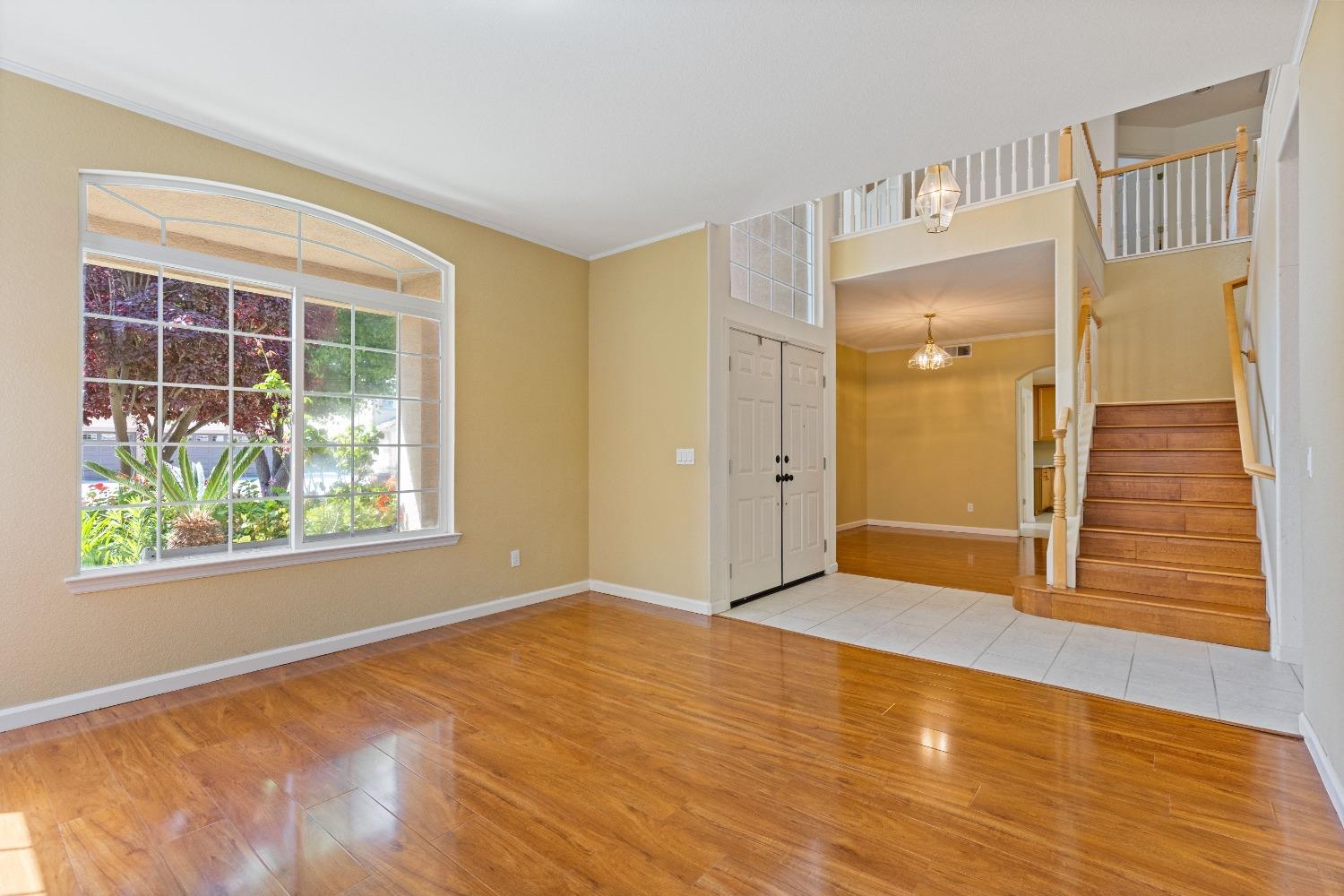 Detail Gallery Image 9 of 62 For 7920 Tetotom Park Way, Antelope,  CA 95843 - 5 Beds | 3 Baths