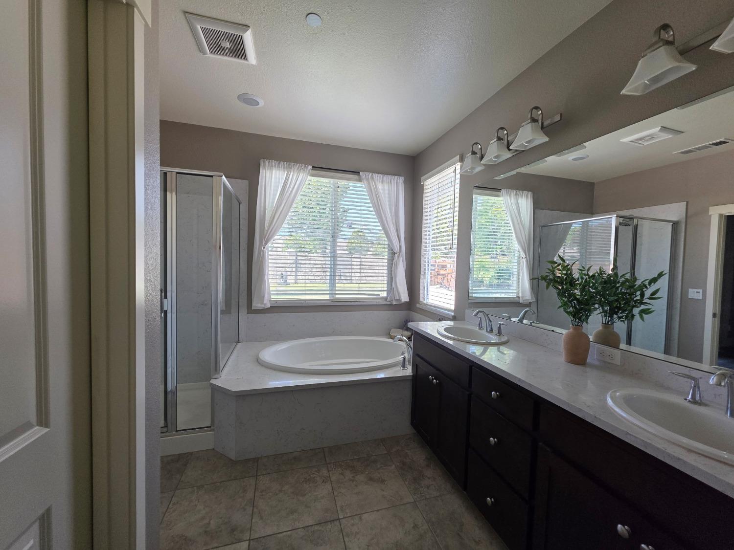 Detail Gallery Image 16 of 39 For 1731 Crystal Ct, Los Banos,  CA 93635 - 4 Beds | 2 Baths