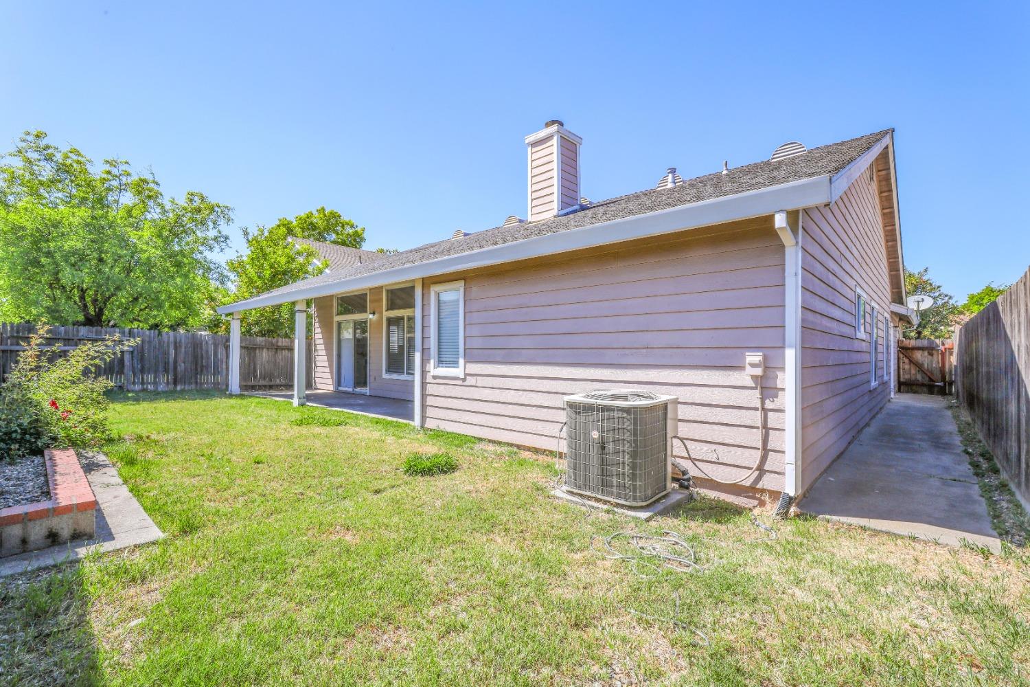 Detail Gallery Image 27 of 31 For 5521 Rightwood Way, Sacramento,  CA 95823 - 4 Beds | 2 Baths