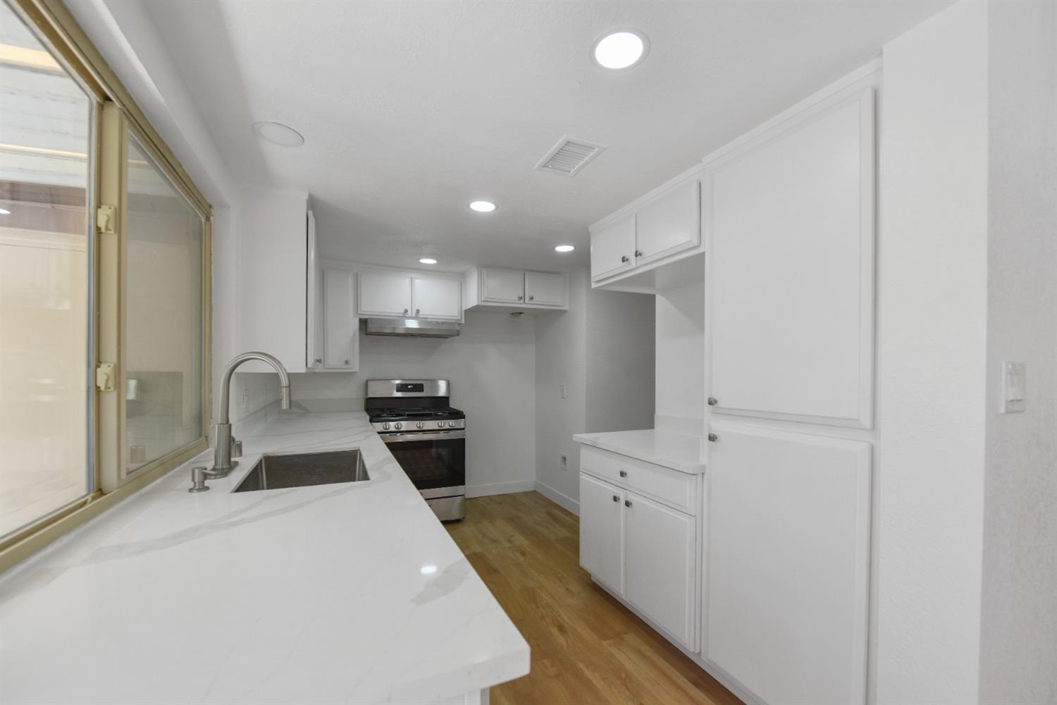 Photo #3: 225058863 Listing 