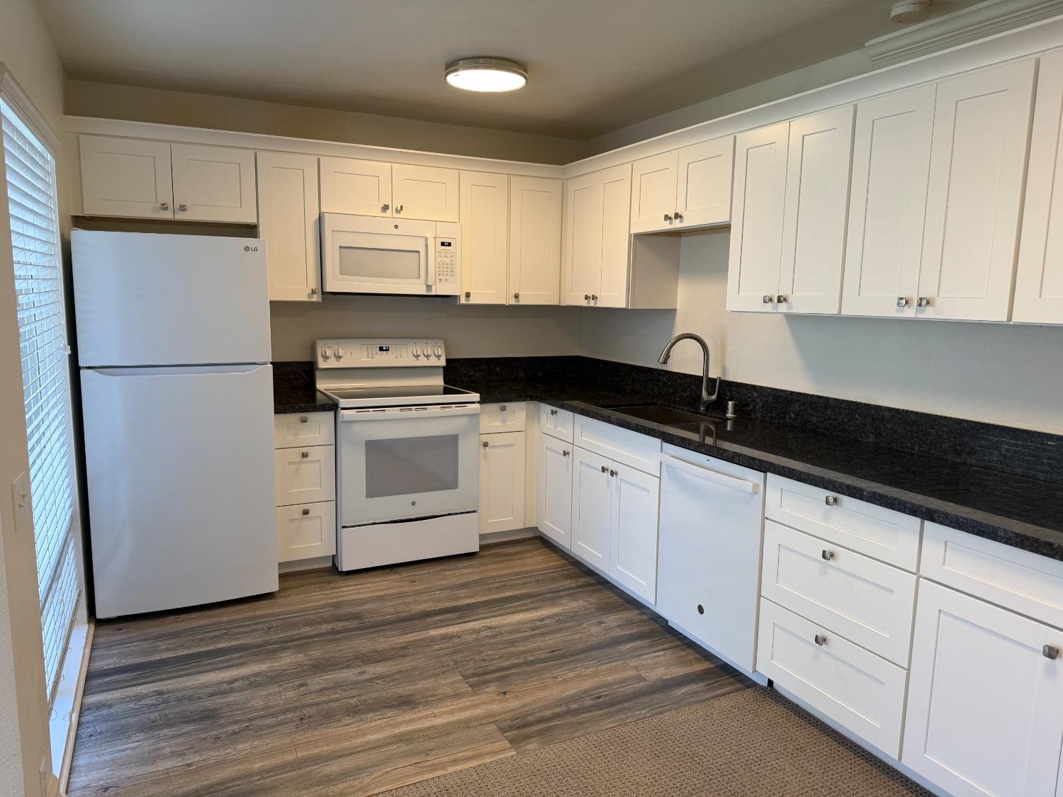 Photo #2: 225059880 Listing 