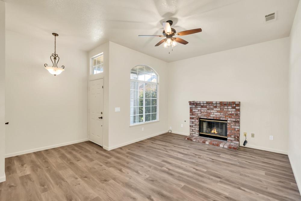 Detail Gallery Image 5 of 37 For 9255 Guillermina Ct, Elk Grove,  CA 95758 - 3 Beds | 2 Baths