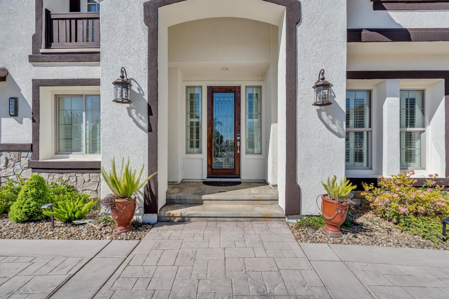 Detail Gallery Image 14 of 94 For 6600 Caprezzo Way, Elk Grove,  CA 95757 - 5 Beds | 4/1 Baths