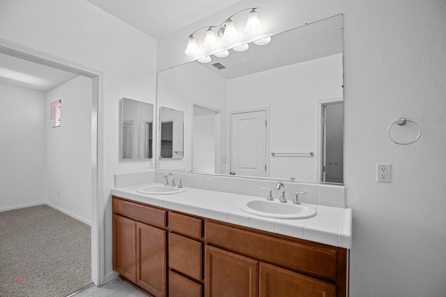 Detail Gallery Image 34 of 45 For 1355 Santona St, Manteca,  CA 95337 - 3 Beds | 2 Baths