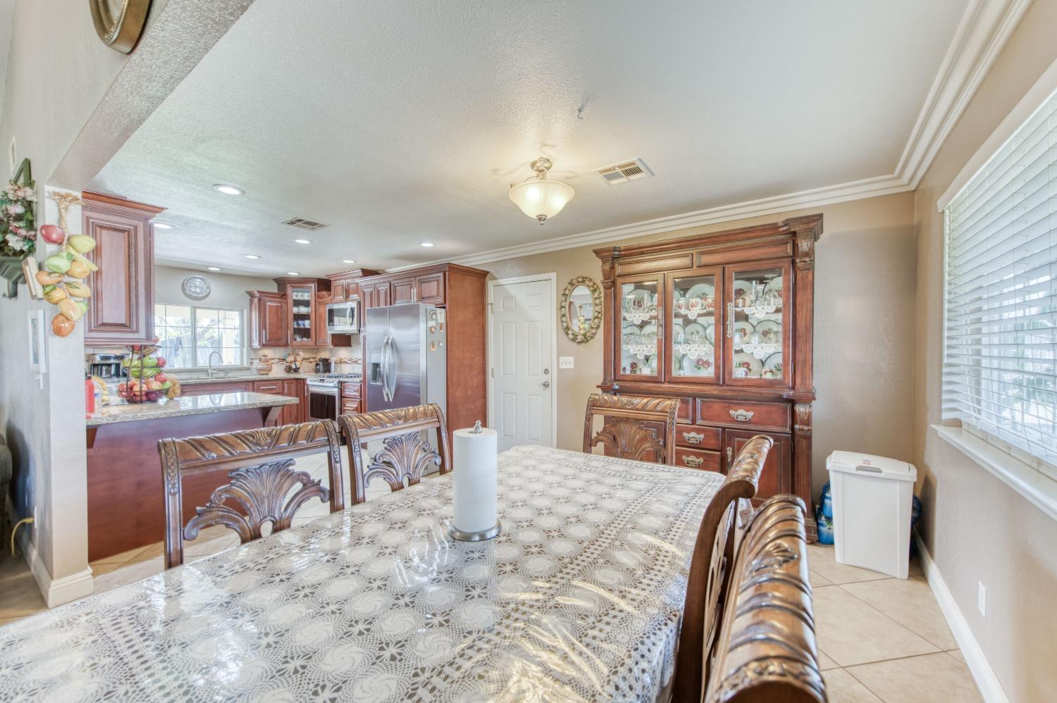 Detail Gallery Image 14 of 38 For 25540 Lynn Pl #B,  –,  CA 93638 - 3 Beds | 2 Baths