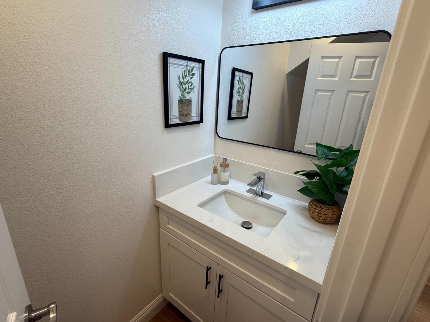 Detail Gallery Image 13 of 26 For 571 Jason Dr, Turlock,  CA 95380 - 3 Beds | 2/1 Baths